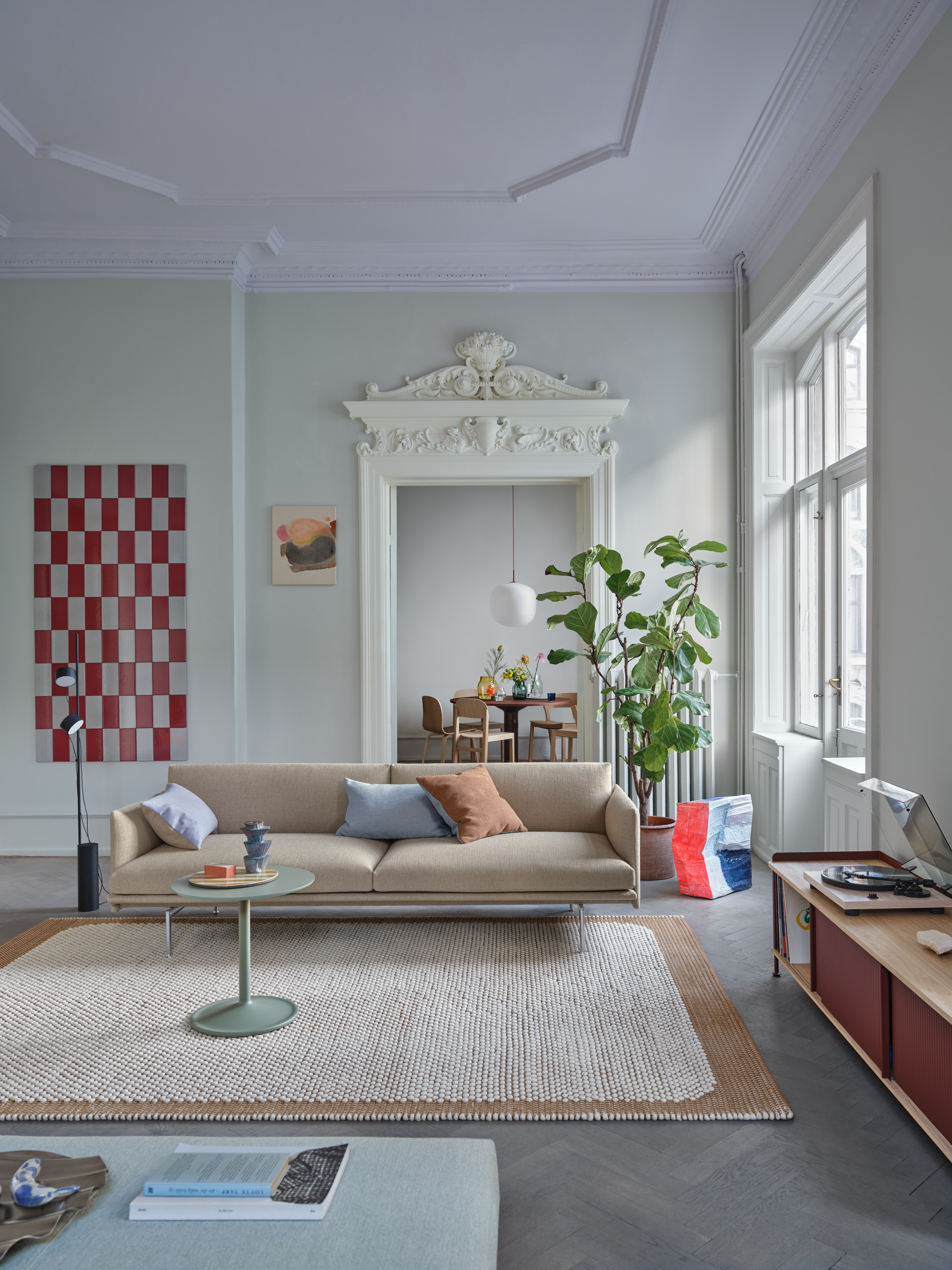 Outline Sofa 3-Seater in Ecriture 240/Polished Aluminum - Enfold Sideboard 186x45 H48 cm in Deep Red - Pebble Rug 200x300 cm in Burnt Orange - Soft Side Table in Dusty Green - Post Floor Lamp in Black - Midst Table Ø120 cm in Dark Red - Rime Pendant Lamp Ø45 cm in Deep Red - Workshop Chair in Oak