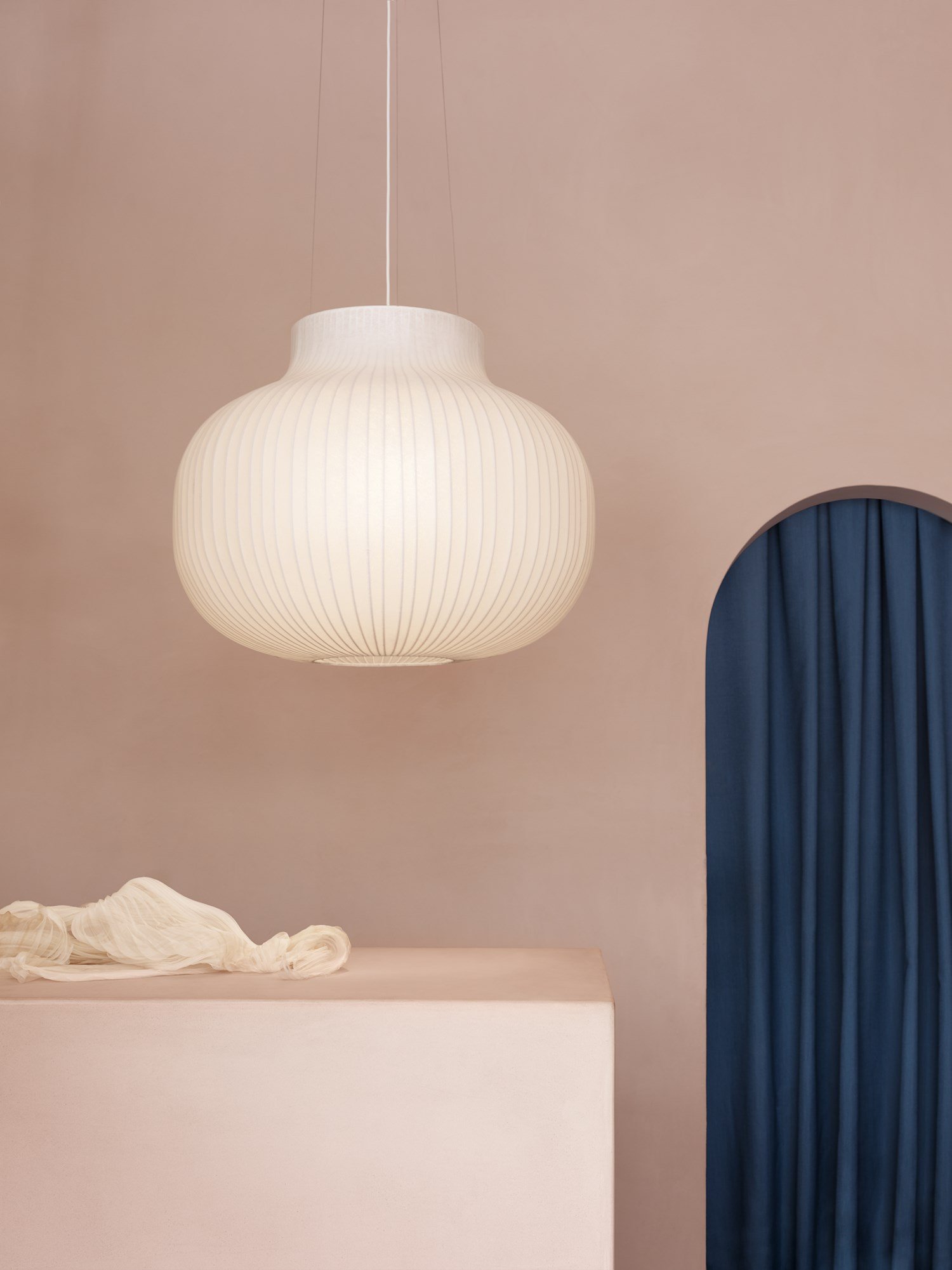Strand-pendant-lamp-closed-80cm-muuto-org