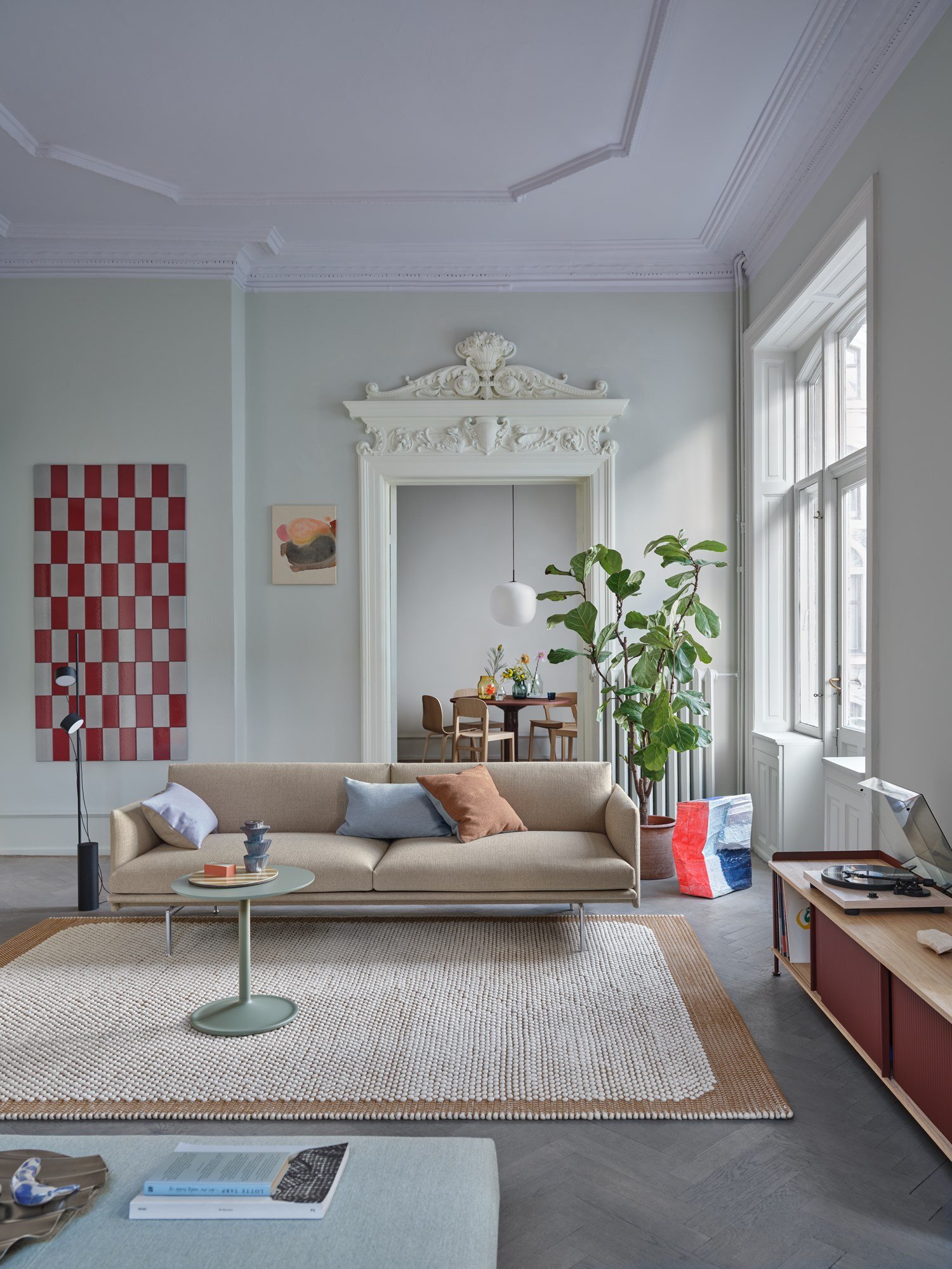 Outline Sofa 3-Seater in Ecriture 240/Polished Aluminum - Enfold Sideboard 186x45 H48 cm in Deep Red - Pebble Rug 200x300 cm in Burnt Orange - Soft Side Table in Dusty Green - Post Floor Lamp in Black - Midst Table Ø120 cm in Dark Red - Rime Pendant Lamp Ø45 cm in Black - Workshop Chair in Oak Outline Sofa 3-Seater in Ecriture 240/Polished Aluminum - Enfold Sideboard 186x45 H48 cm in Deep Red - Pebble Rug 200x300 cm in Burnt Orange - Soft Side Table in Dusty Green - Post Floor Lamp in Black - Midst Table Ø120 cm in Dark Red - Rime Pendant Lamp Ø45 cm in Black - Workshop Chair in Oak