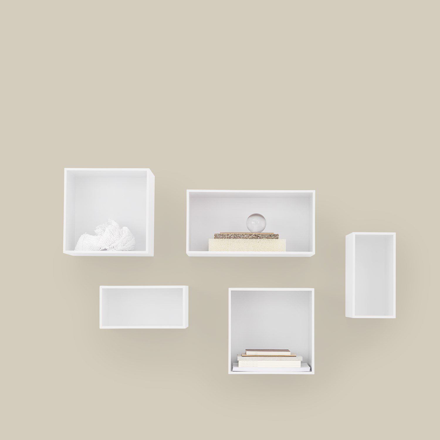 Mini-stacked-solution-1-white-styling-CB-Muuto-5000x5000-hi-res
