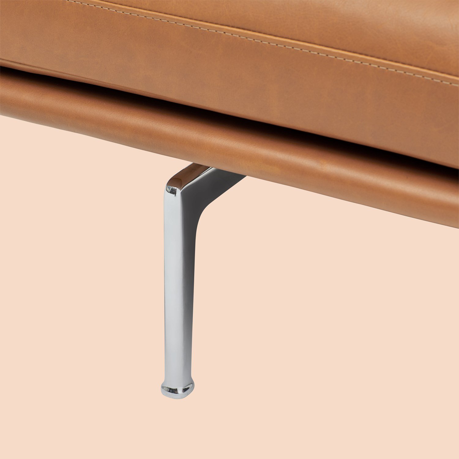 Outline-refine-leather-cognac-aluminum-base-Muuto-5000x5000-hi-res-cb