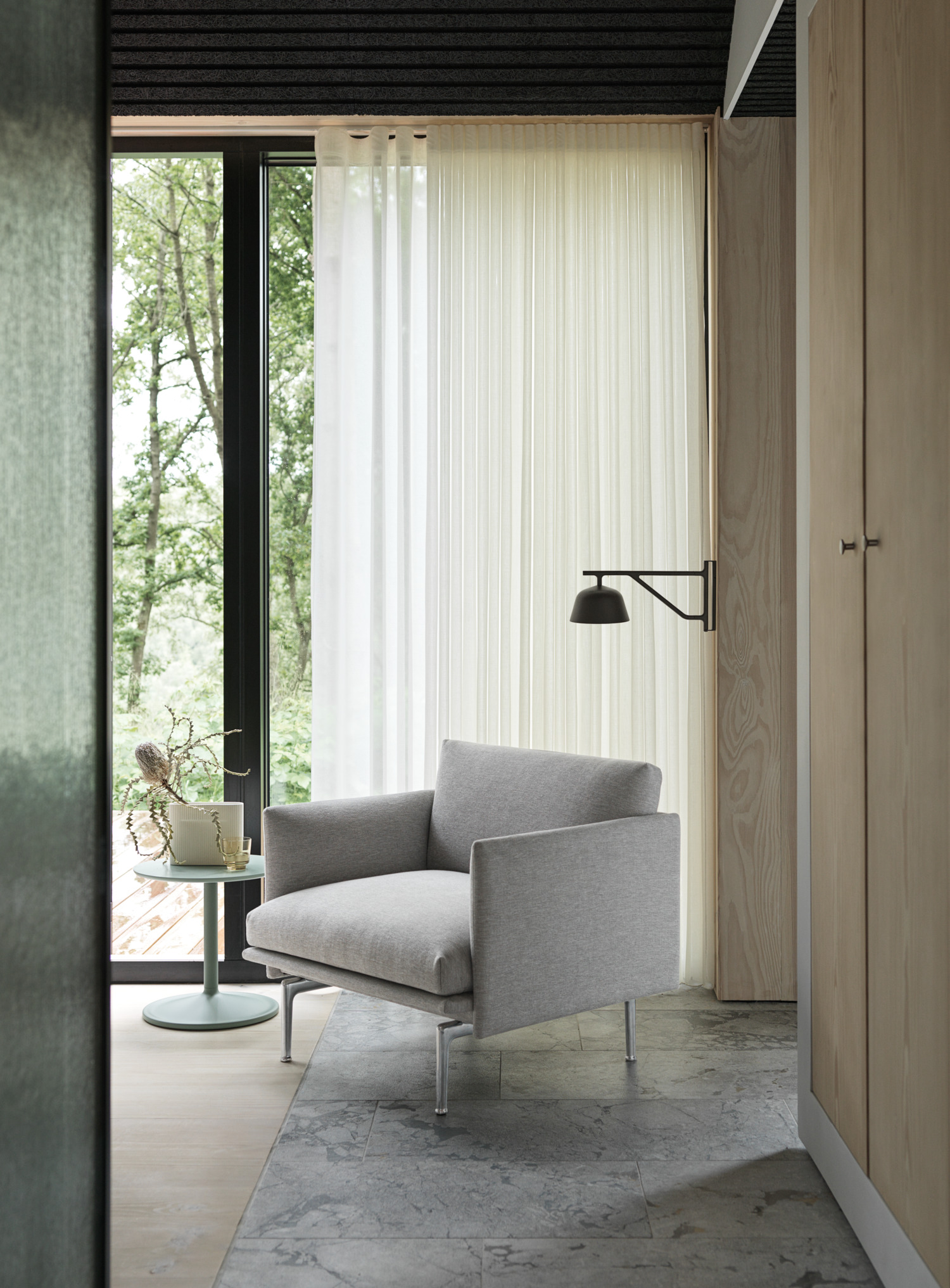 Outline Studio Chair | Compact elegance
