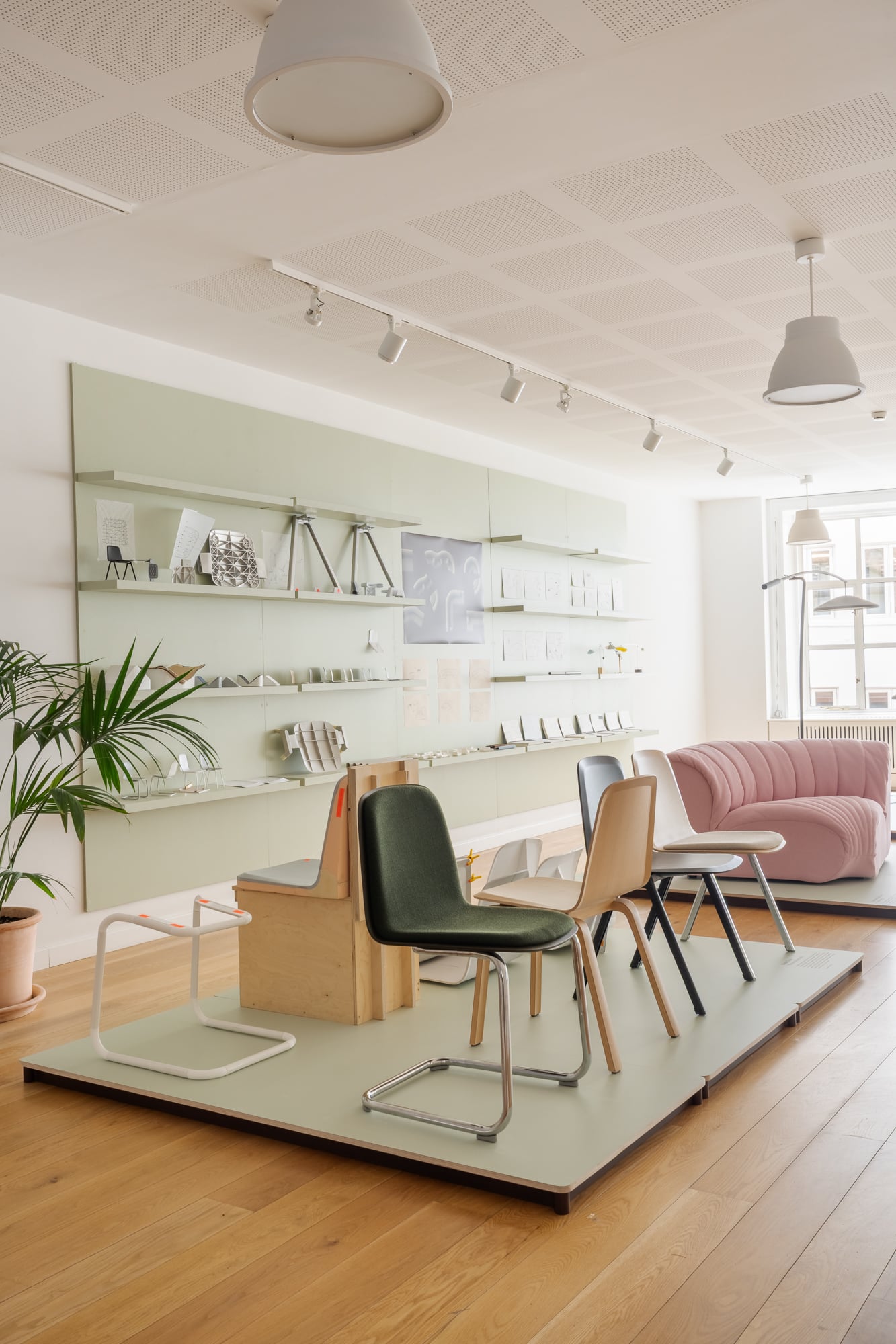 /globalassets/katja--nanna/3days-recap-story/images/muuto-showroom-3dd-2026-brink-chair-proces-09-lo-res.jpg?revision=639172957780000000