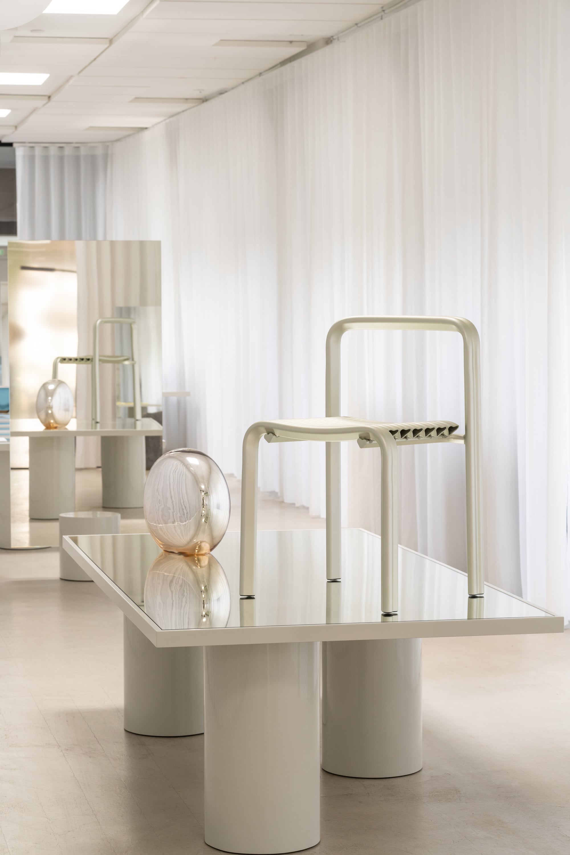 /globalassets/katja--nanna/3days-recap-story/images/muuto-showroom-3dd-2026-close-to-heart-inner-view-object-02-lo-res.jpg?revision=639172956920000000