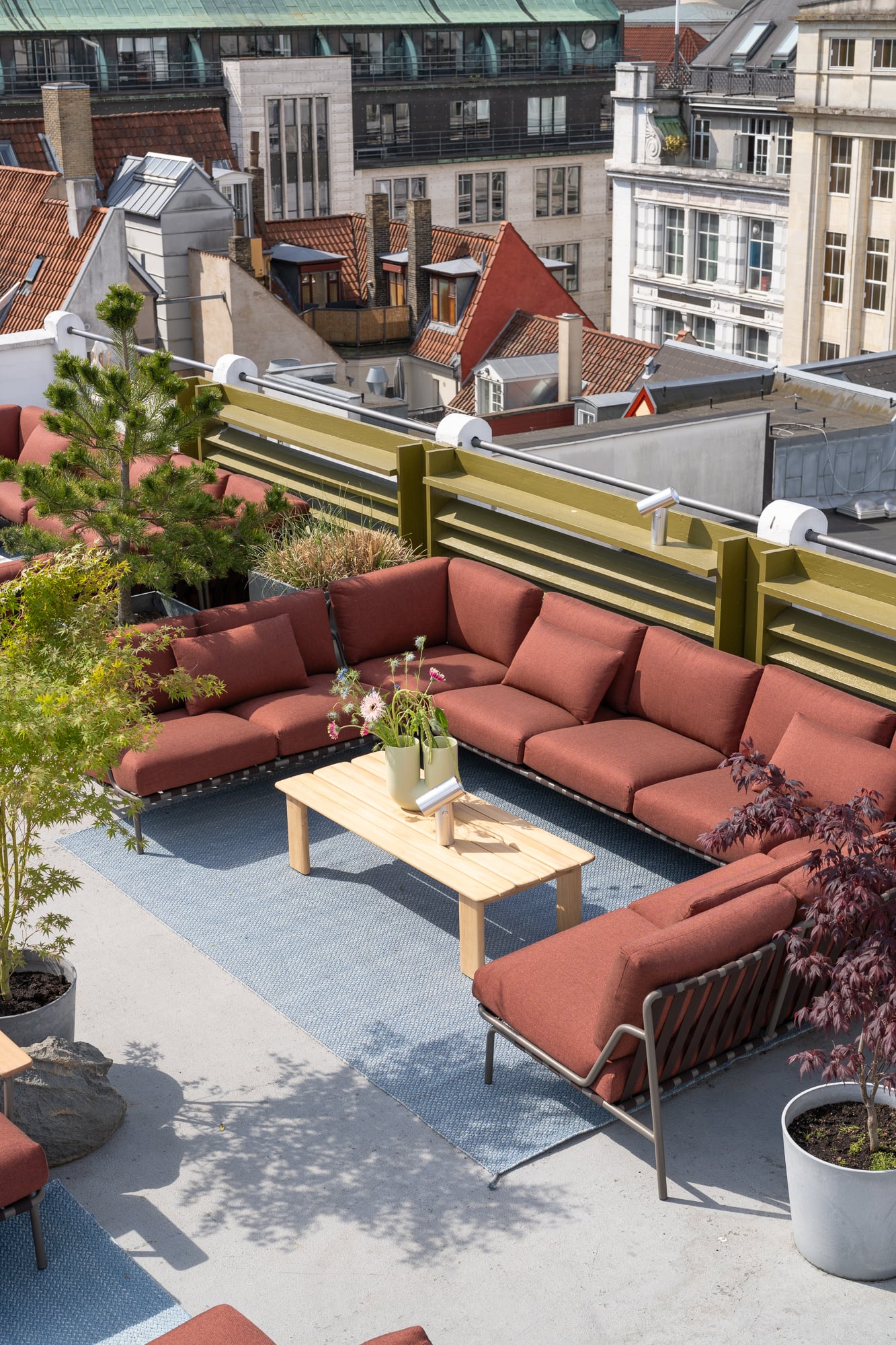 /globalassets/katja--nanna/3days-recap-story/images/muuto-showroom-3dd-2026-settle-series-assemble-coffee-table-09-lo-res.jpg?revision=639172957700000000