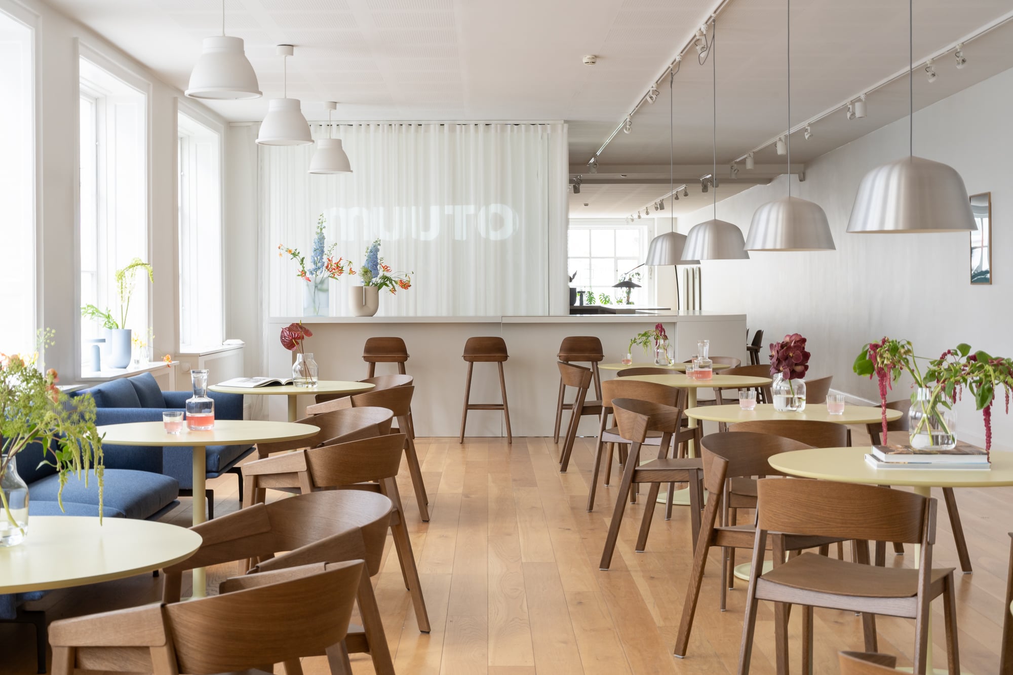 /globalassets/katja--nanna/3days-recap-story/images/muuto-showroom-3dd-2026-soft-table-cover-side-chair-06-lo-res.jpg?revision=639172957730000000
