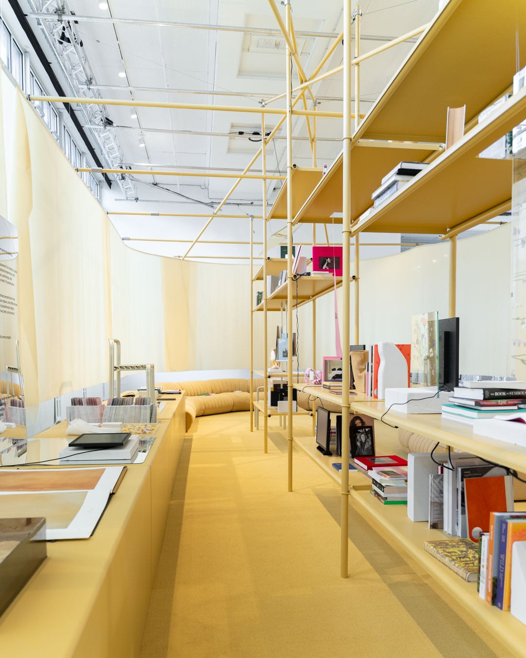 /globalassets/katja--nanna/3days-recap-story/images/muuto_library_some_4x5_04.jpg?revision=639173676520000000