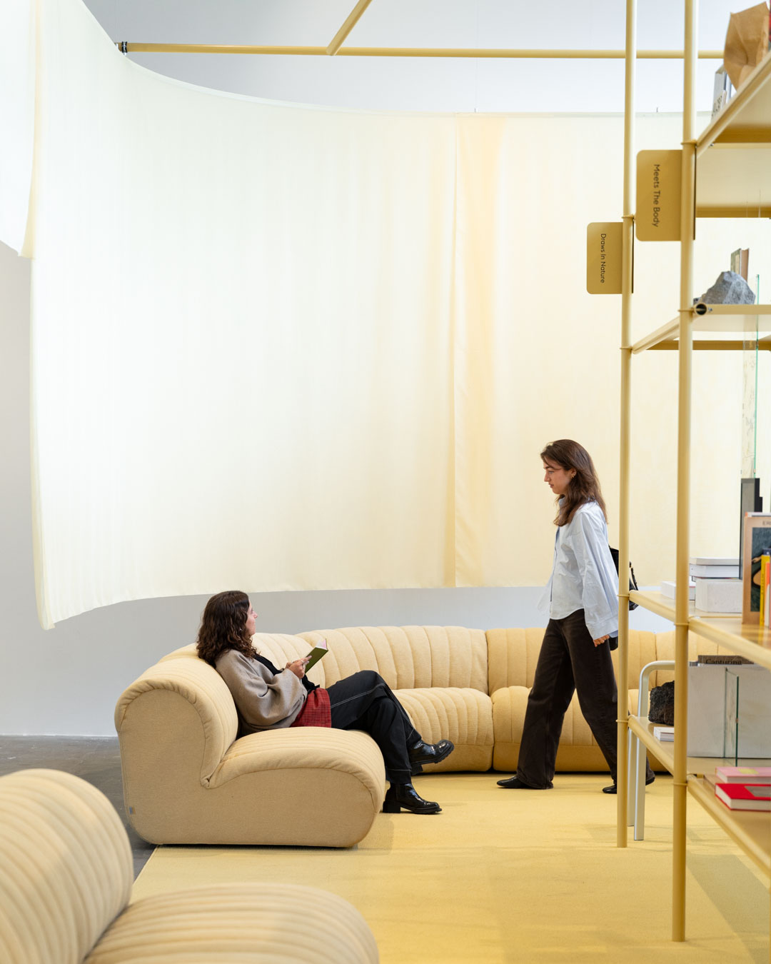 /globalassets/katja--nanna/3days-recap-story/images/muuto_library_some_4x5_32.jpg?revision=639173676510000000