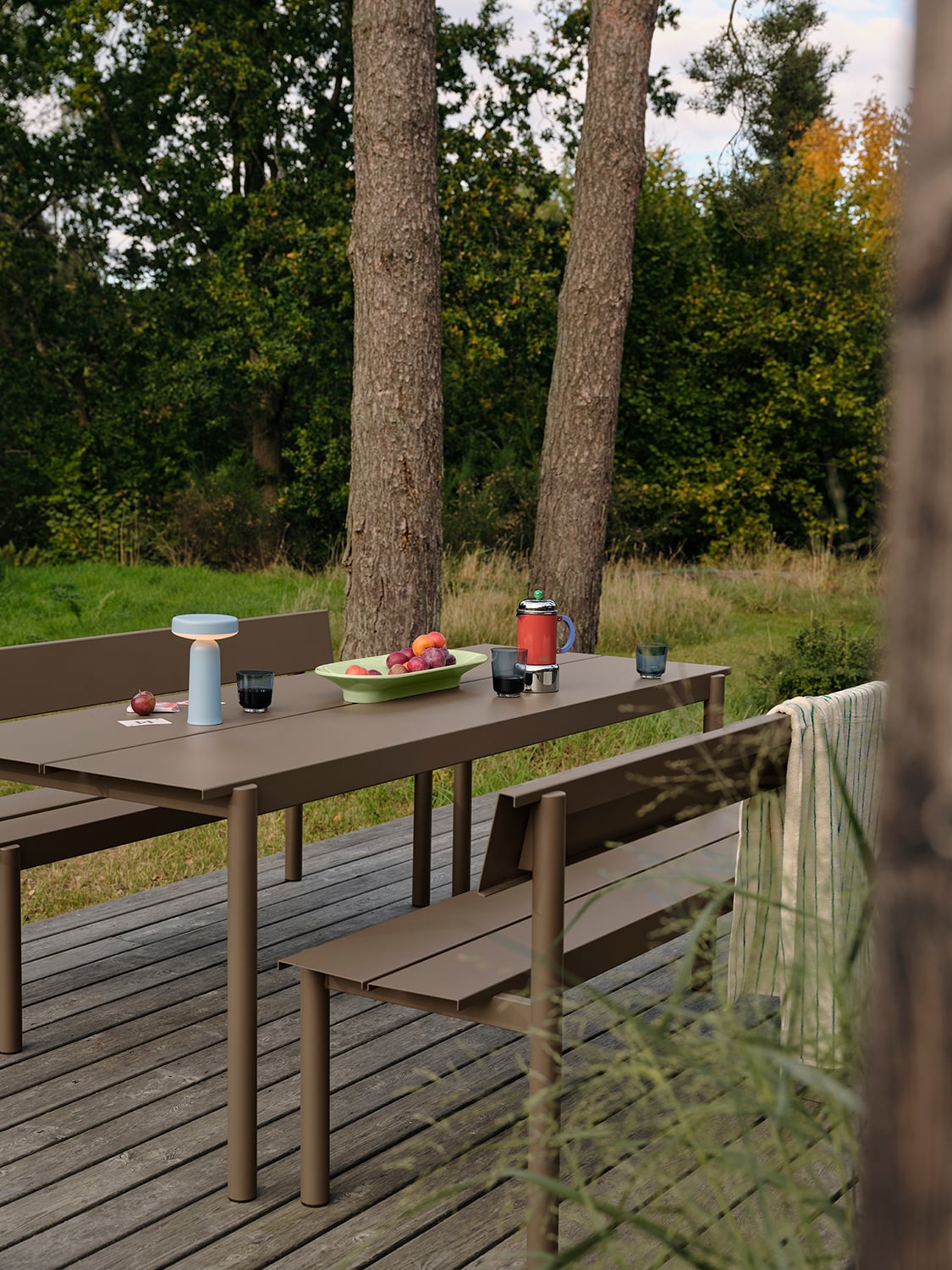 /globalassets/katja--nanna/outdoor/linear-steel-bench-w-backrest-taupe-linear-steel-table-200-taupe-ease-portable-light-blue-mere-raise-low-res.jpg?revision=639178093580000000